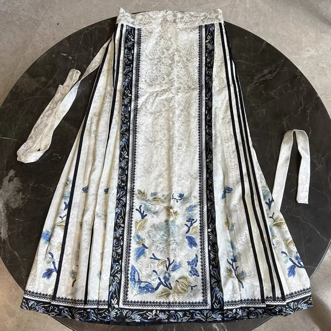 Qing Dynasty Hanfu Set - Women's Horse Face Skirt Embroidery Traditional Chinese Costume New Arrival Hanfu Outfit